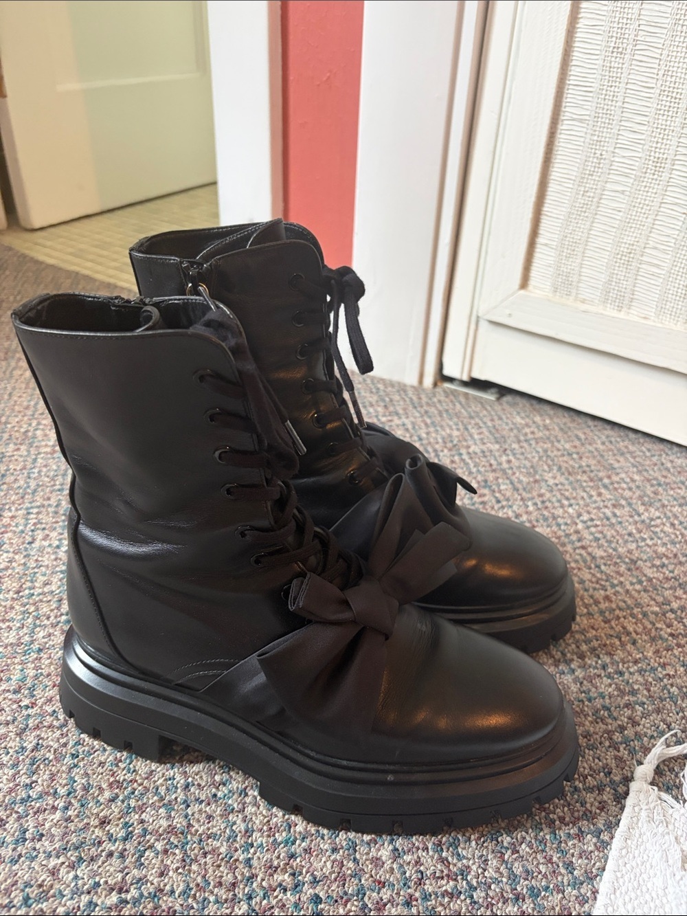 EUC Stuart Weitzman Bedford Loveknot Bootie in Black Size 9 - Picture 4 of 11